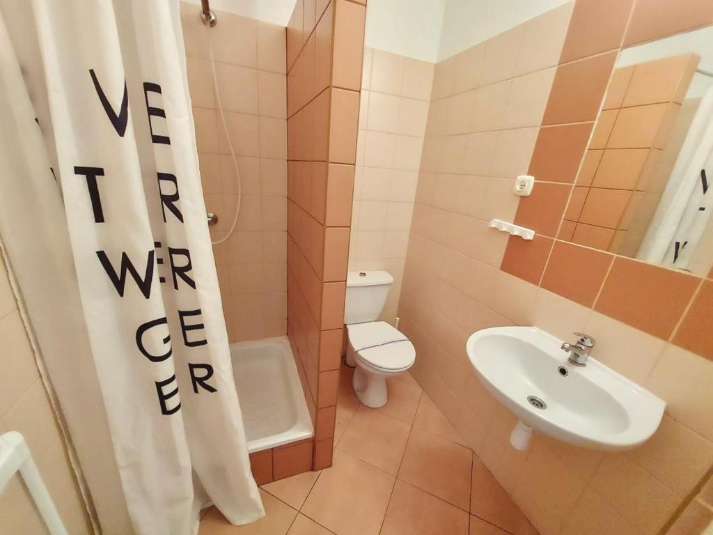 Pod Roza Economy Panzió Łeba Kültér fotó